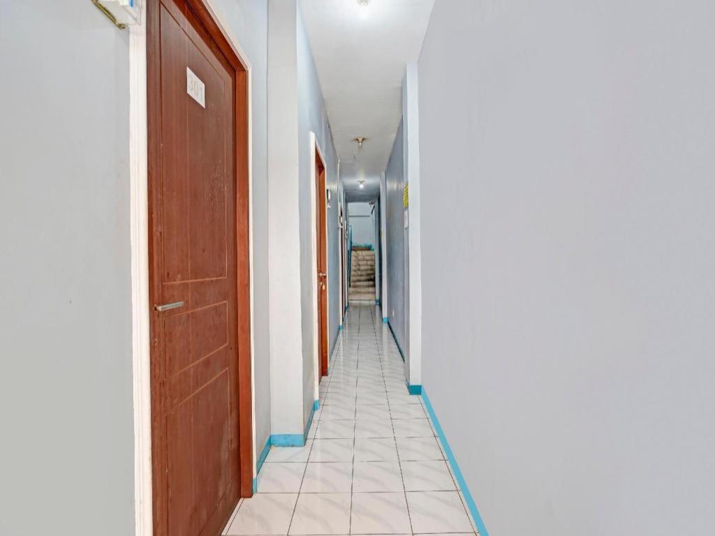 Spot On 90147 Gosepa Ambengan Plaza Hotel Surabaia Exterior foto