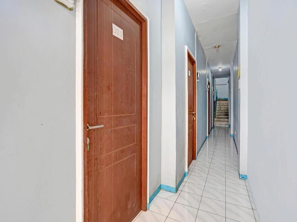 Spot On 90147 Gosepa Ambengan Plaza Hotel Surabaia Exterior foto