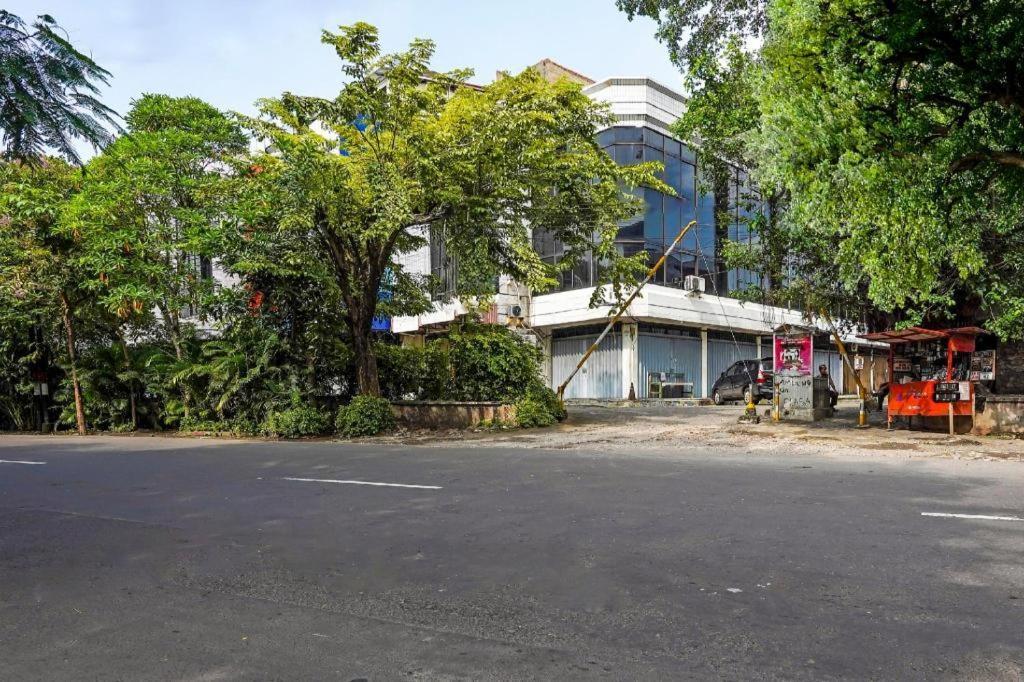Spot On 90147 Gosepa Ambengan Plaza Hotel Surabaia Exterior foto