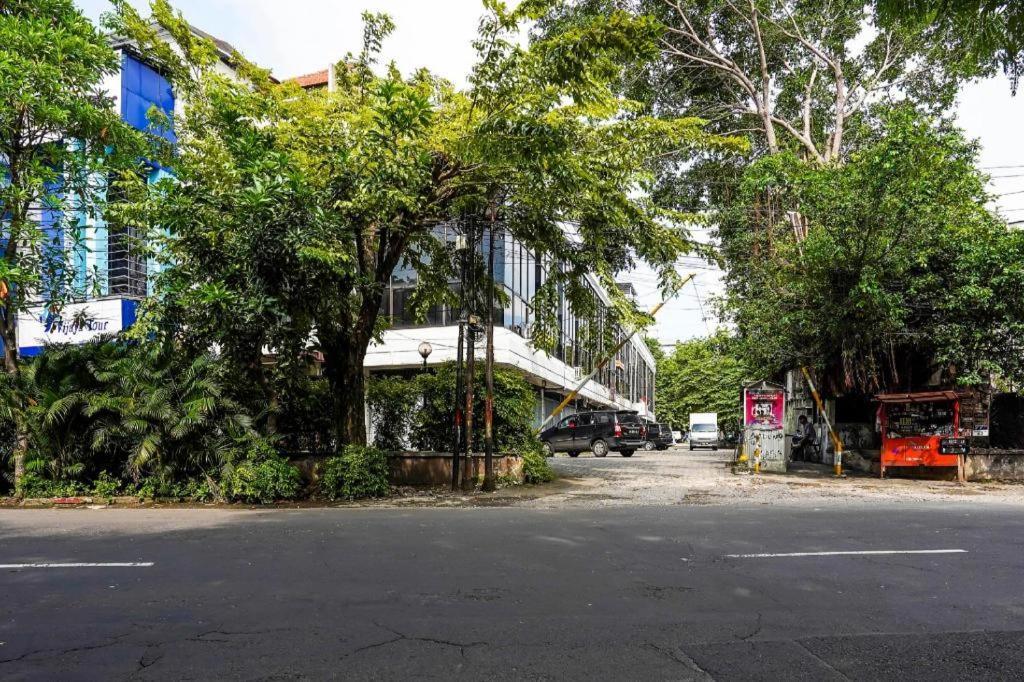 Spot On 90147 Gosepa Ambengan Plaza Hotel Surabaia Exterior foto